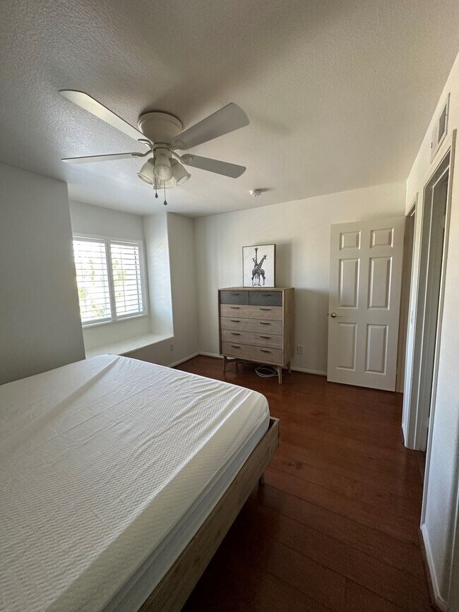 Building Photo - 2941 Avenida Castana
