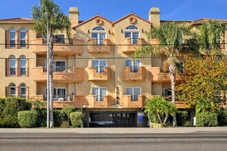 Building Photo - Bright Valley Village Condo for Lease with Balcony & Amenities