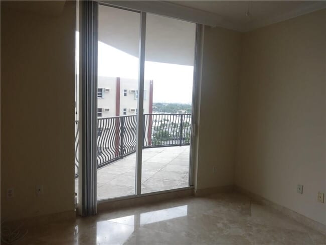 Building Photo - 100 S Birch Rd