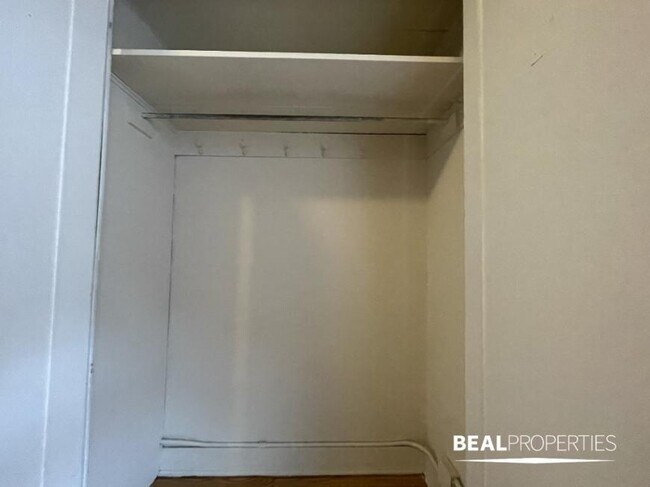Building Photo - 1 bedroom in EVANSTON IL 60202