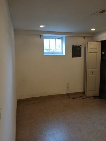 Building Photo - 5215 Muth Ave