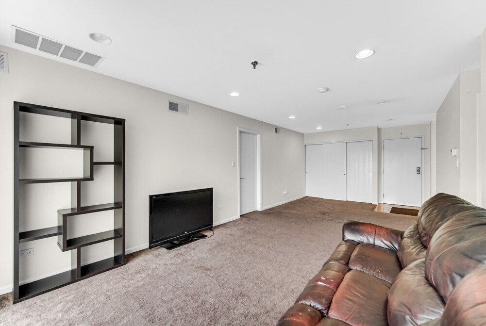 Building Photo - 3255 Kirchoff Rd