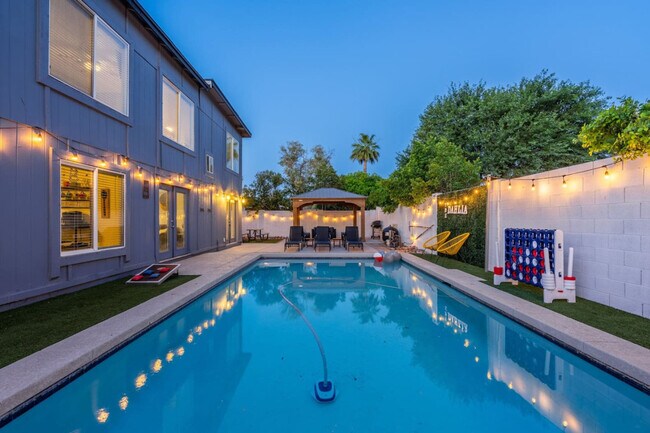 Building Photo - 3733 E Dahlia Dr