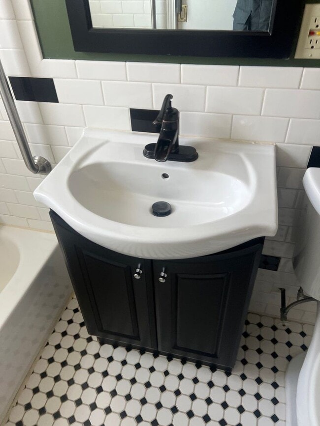 Building Photo - 2 bedroom House for Rent - Lake Station