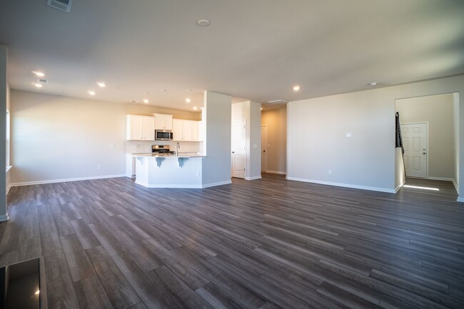 Building Photo - Stunning New Smart Home Palisades Area!