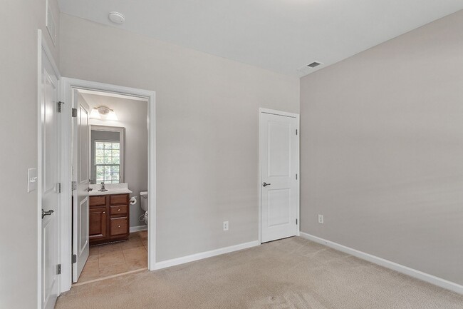 Building Photo - 1121 Survada Ln