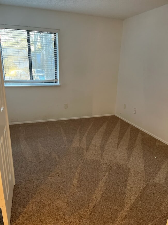 Building Photo - 151 Waterfall Way