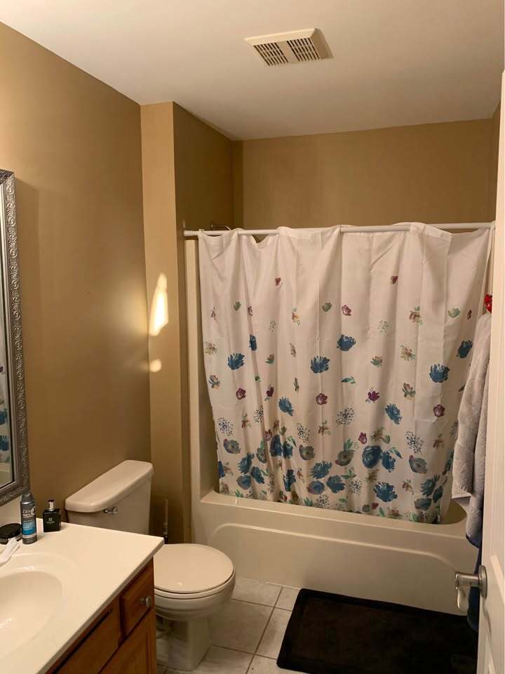 Upstairs Shower - 93 E Saddlebrook Dr