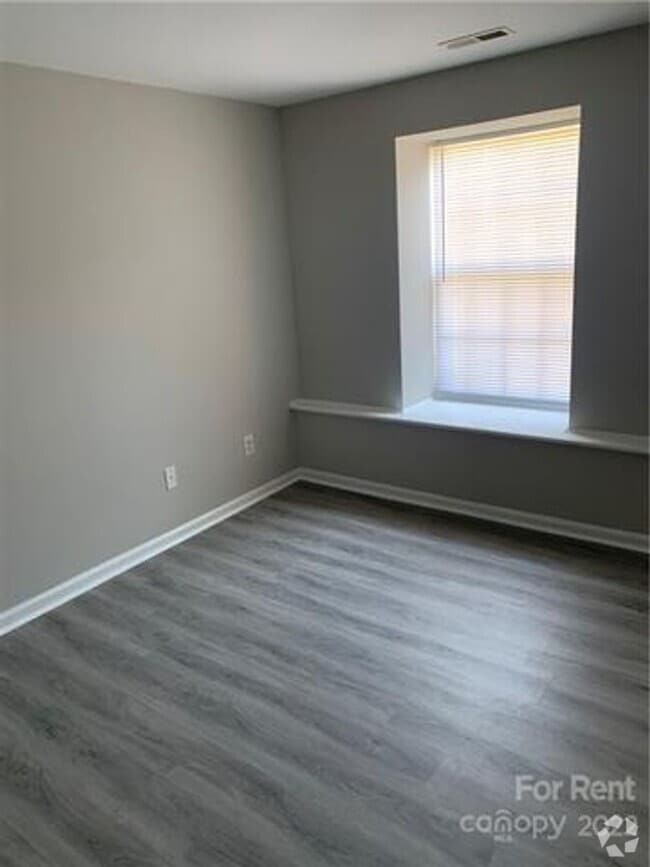 Building Photo - Renovated two bedroom, two bath unit locat...