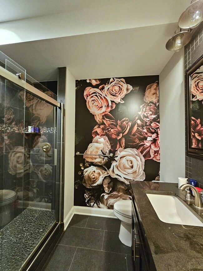 Building Photo - 742 Master St