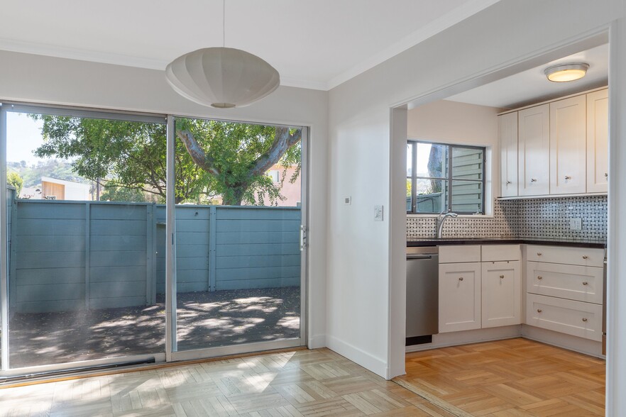 Building Photo - 5146 Village Grn