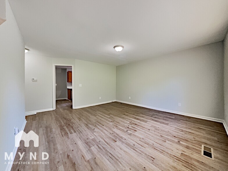 Building Photo - 377 St John Rd NW