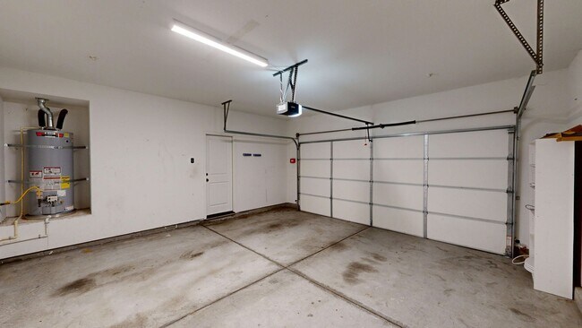 Building Photo - Bright & Beautiful 4 Bedroom 3 Full Bathroom Home!