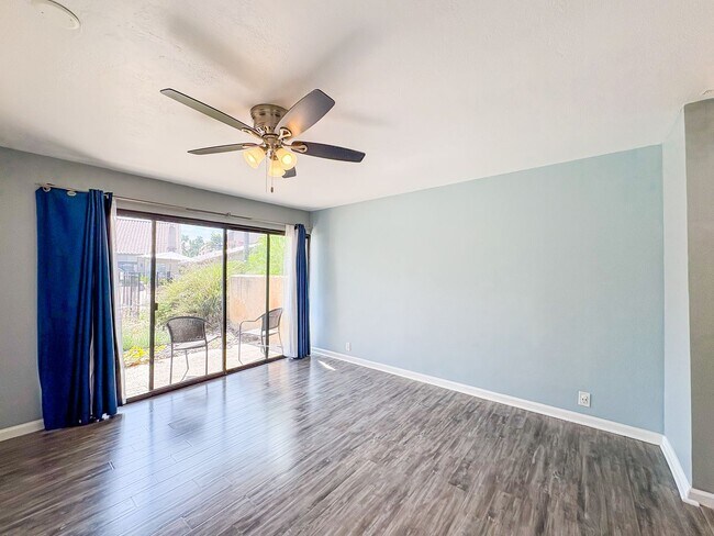 Building Photo - Great 1B/1.5BA + Den in Carlsbad!