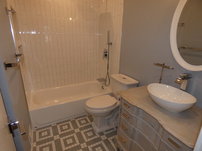 Building Photo - 6 Greenfield Dr