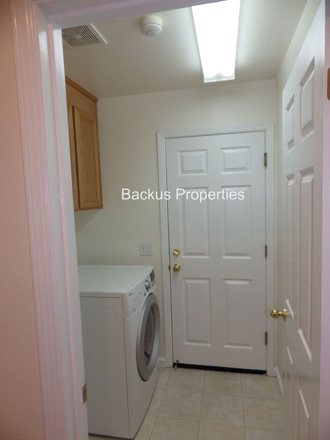Building Photo - Wonderful Four beddroom home on Chamise Dr...