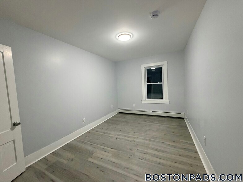 Building Photo - 32 Worcester St