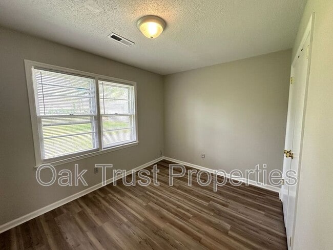 Building Photo - 108 Columbia Dr