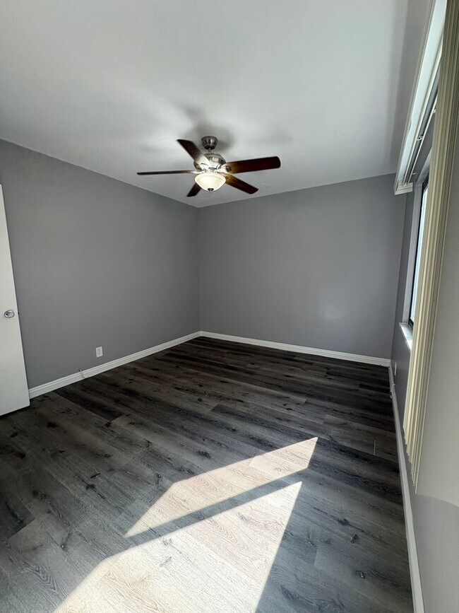 Building Photo - Charming 1 Bed / 1 Bath in Historic Bluff Park – Just One Block from the Beach!