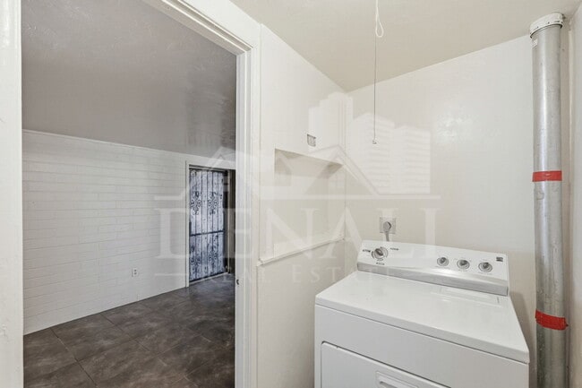 Building Photo - 1808 W Caravelle Rd