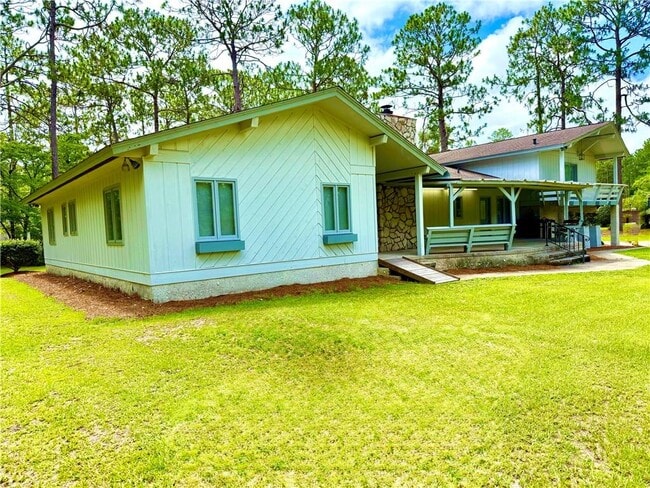 Building Photo - 28 Pine Forest Dr W