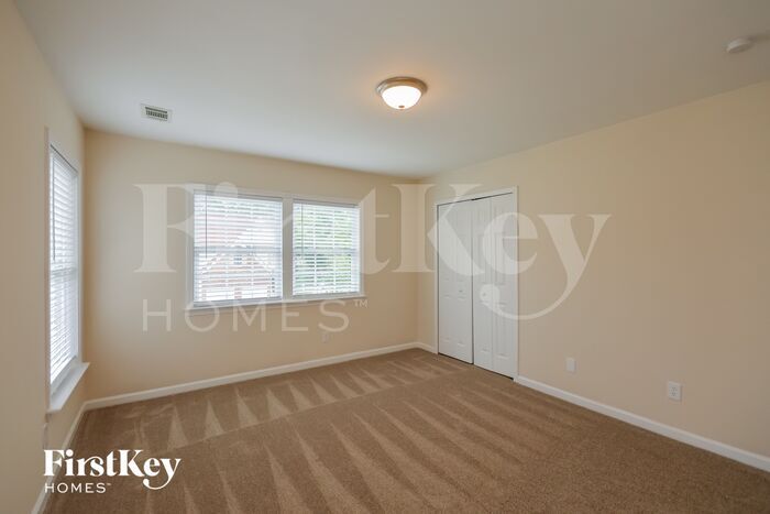 Building Photo - 30 Wellstone Pl