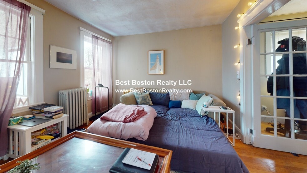 Building Photo - 47 Greenleaf Ave