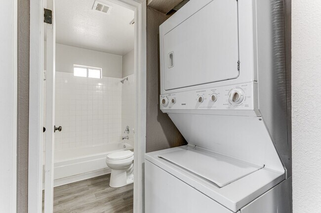 Building Photo - ? Renovated 2-Bed Oasis in the Heart of Do...