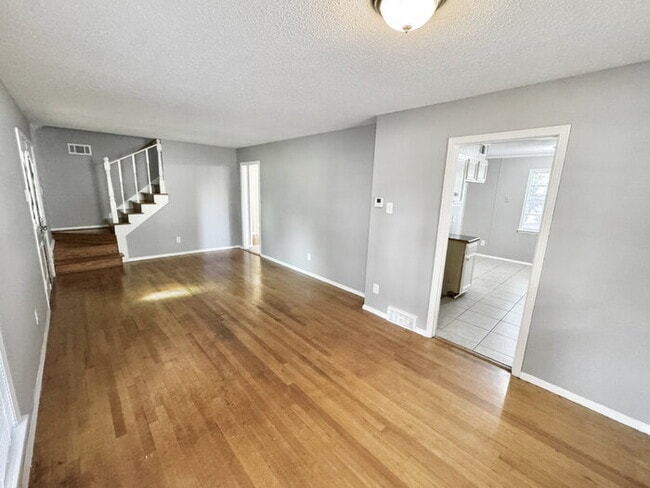 Building Photo - 4936 Leven Rd