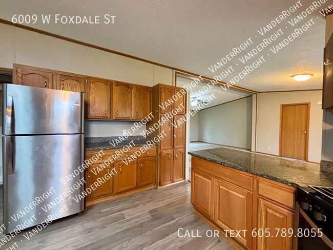 Building Photo - 6009 W Foxdale St