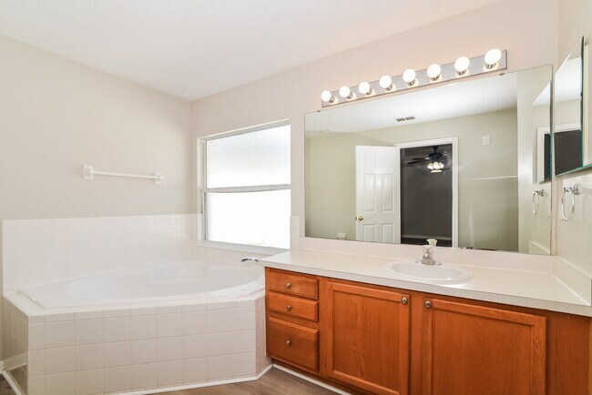 Building Photo - 4085 Waltham Forest Dr