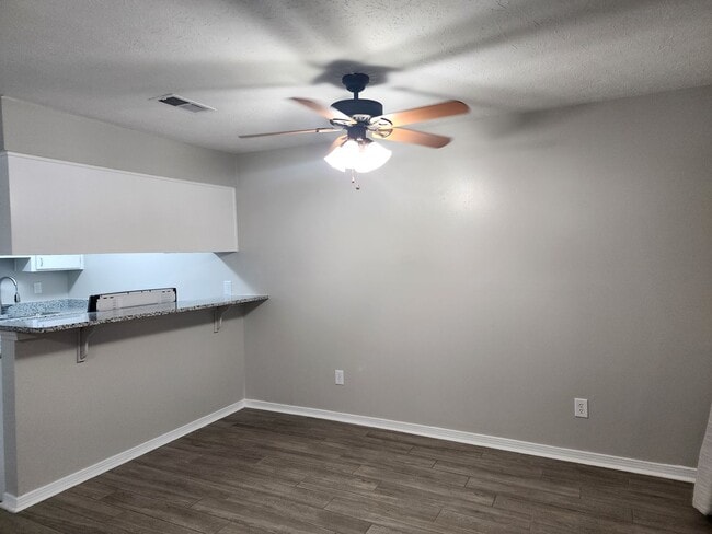 Building Photo - Harbour Towne