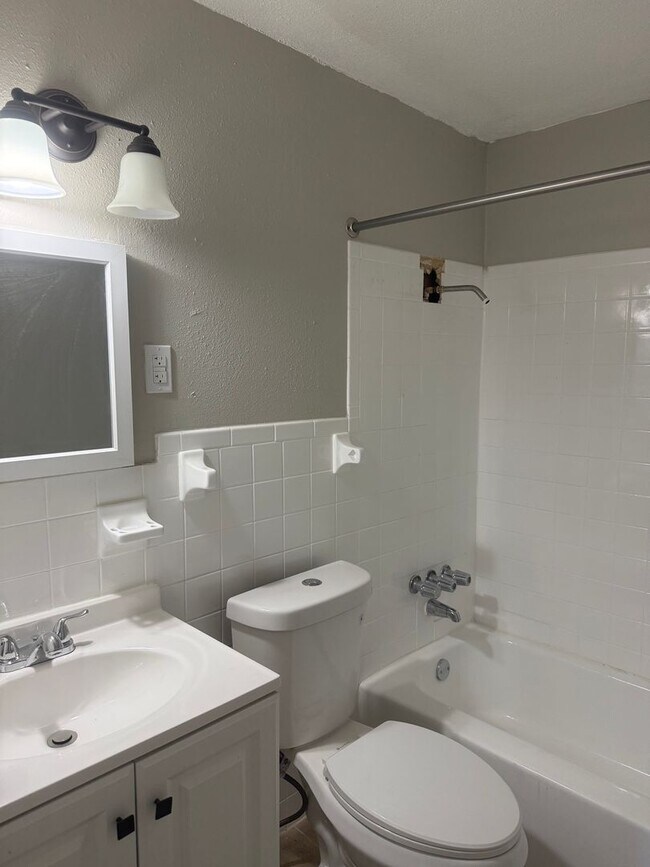Building Photo - one bed one bath
