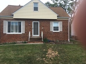 Building Photo - 355 E 328th St