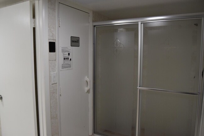 Building Photo - 1238 Hillsboro Mile