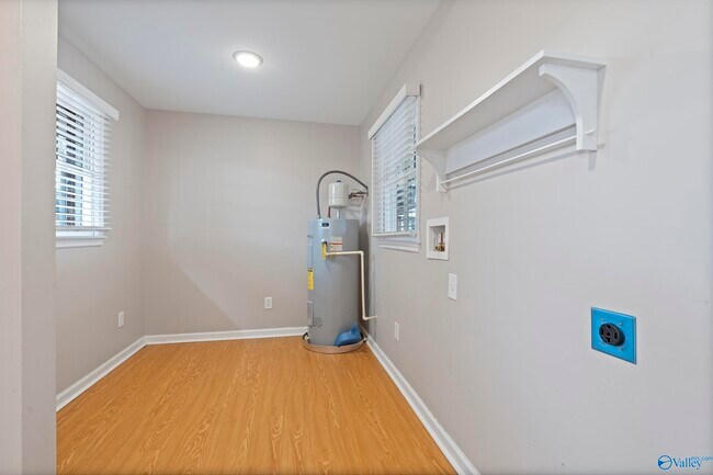 Building Photo - 403 Hillmont Cir NW