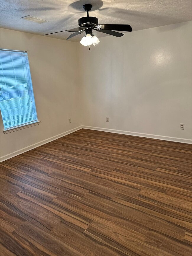 Building Photo - 108 Marshall Dr