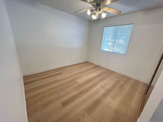 Building Photo - 2 Bedroom 2 bath Condo!