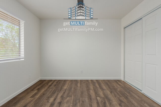 Building Photo - 700 W University Dr
