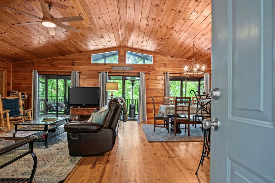 Building Photo - 410 Dogwood Ln