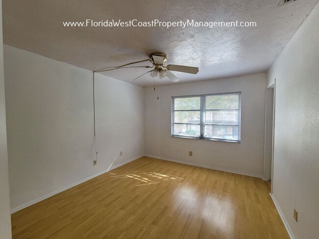 Building Photo - 3 BED/ 2.5 BATH CONDO-TOWNHOME- Fairway Oaks Sarasota