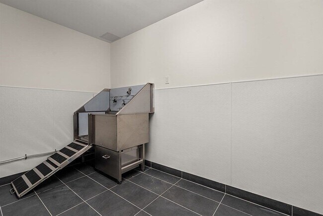 Building Photo - 267 Old Colony Ave