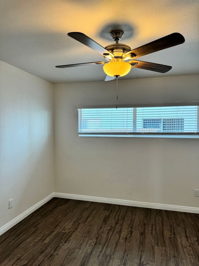 Building Photo - Newly Remodeled 2 Bedroom 1 Bath House!