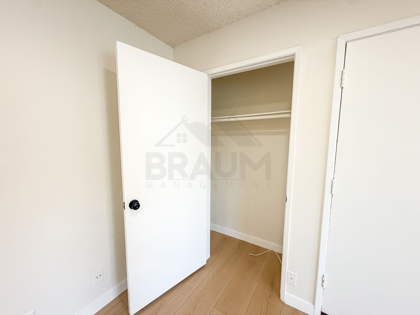 Building Photo - 14801 Delano St