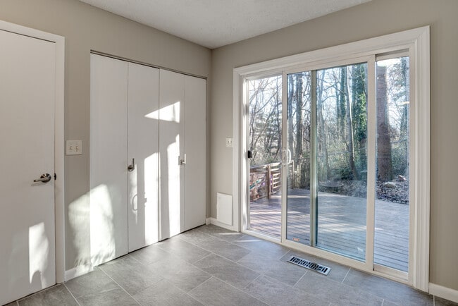 Building Photo - 203 Buck Cove Terrace