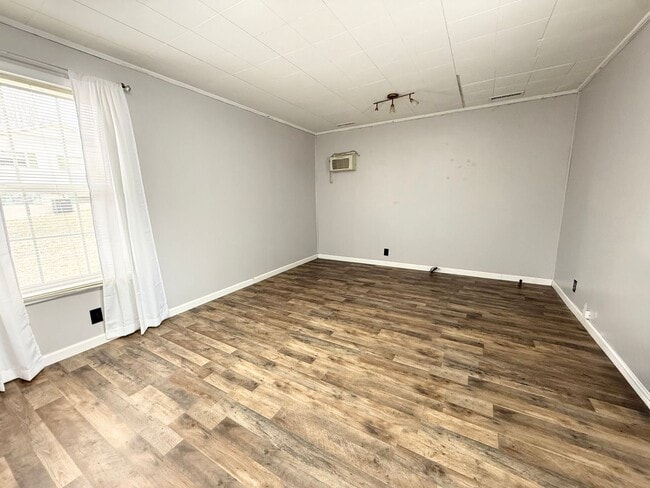 Building Photo - 603 Gideon St