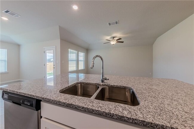 Building Photo - 13905 Heartland Dr