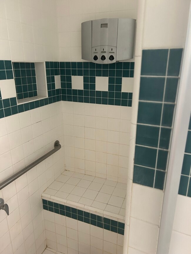 Building Photo - 7704 Lotus Cir