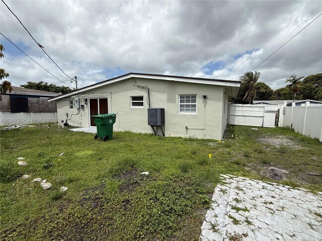 Building Photo - 7320 Ramona St