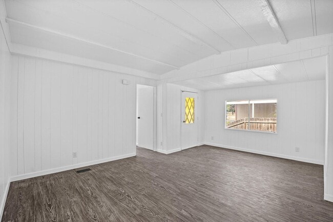 Building Photo - 5055 W. TULARE AVE SP 64 - 2 BEDROOM 1.5 BATH - MANUFACTURED HOME - SW VISALIA